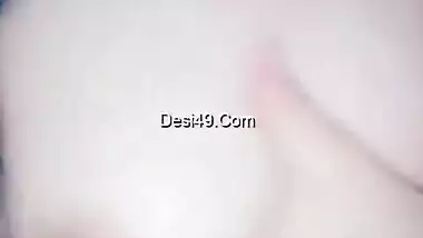 Marvelous Desi webcam model gladdens men with tits during the porn show