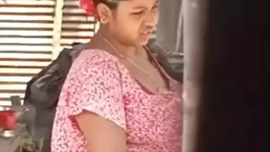 Bengali boudi nude bath in viral MMS